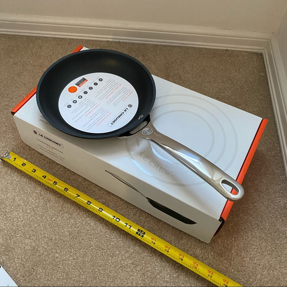 Le Creuset #20 new fry Pan black nonstick NIB